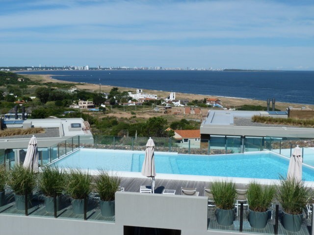 Venta de edificio Altamar de reciente construcción con una de las mejores vistas de Punta del Este